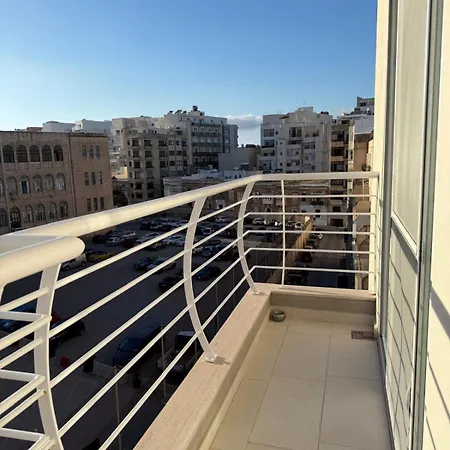 Modern At Court Twenty Five Apartment *