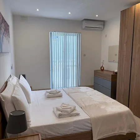 Modern At Court Twenty Five Apartment
