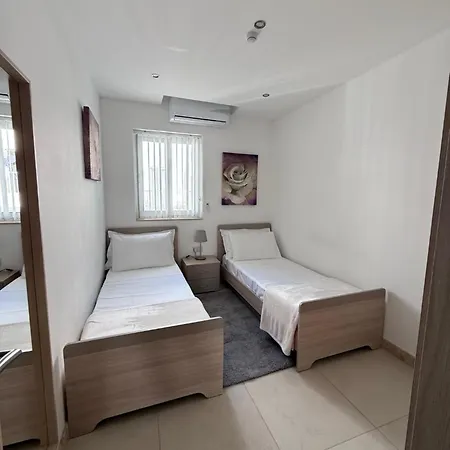 Modern At Court Twenty Five Appartement