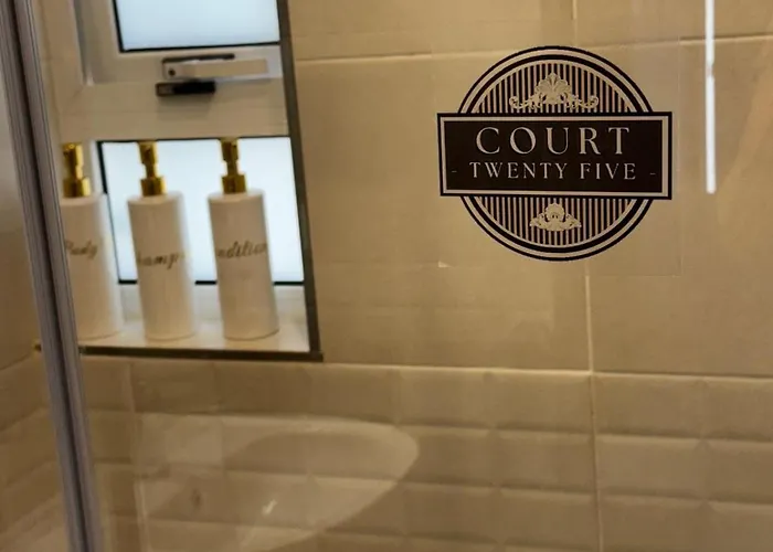 Modern At Court Twenty Five Apartment