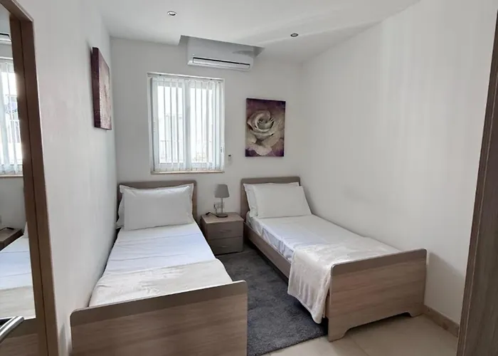 Modern At Court Twenty Five Appartement