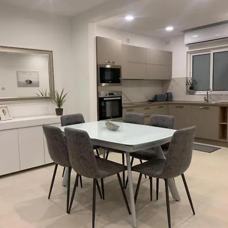 Modern At Court Twenty Five Apartment *