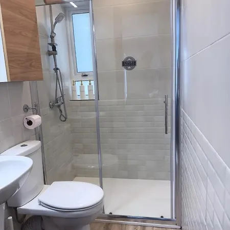 Apartment Modern At Court Twenty Five